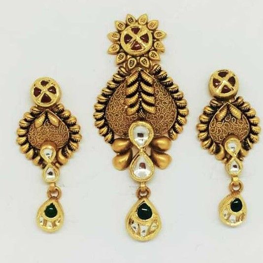 22 KT Gold Antique Pedant Set