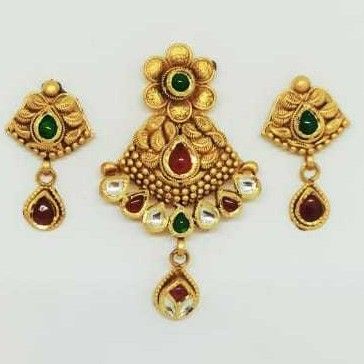 22 KT Gold Antique Pedant Set