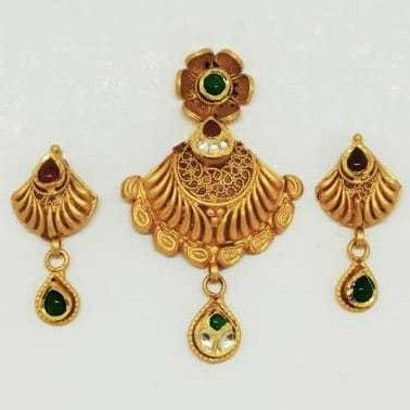 22 KT Gold Antique Pedant Set