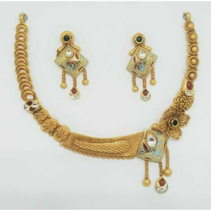 22 kt gold antique set