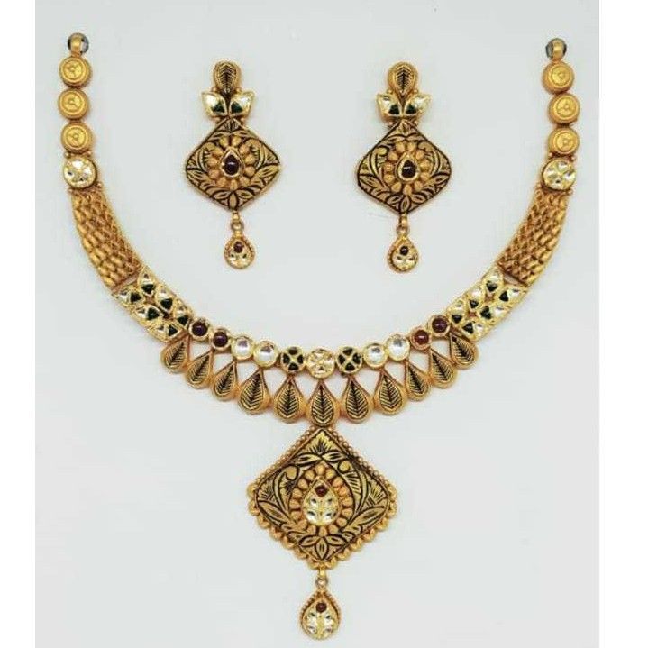22 kt gold antique set