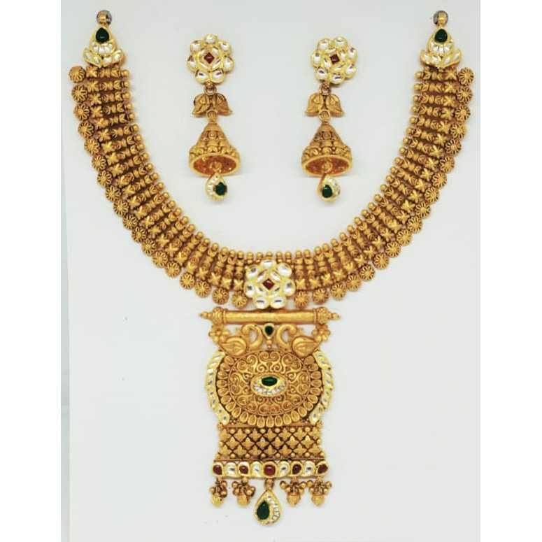 22 kt gold antique set
