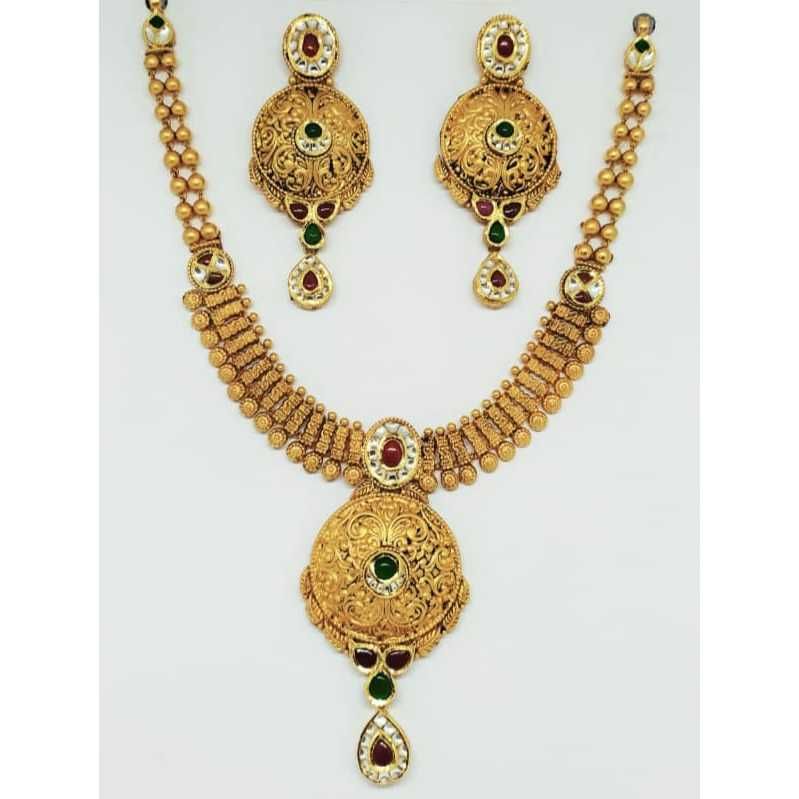 22 kt gold antique set
