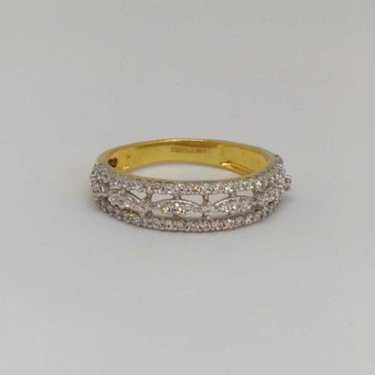 18 Kt Gold Ladies Branded Ring