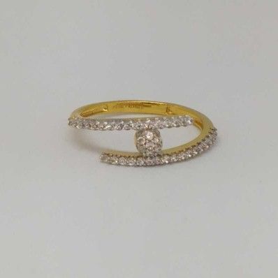 18 Kt Gold Ladies Branded Ring