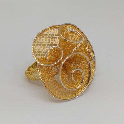 18 Kt Ladies Designers Gold Ring