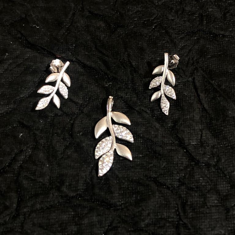 pan tayip Design pendant set