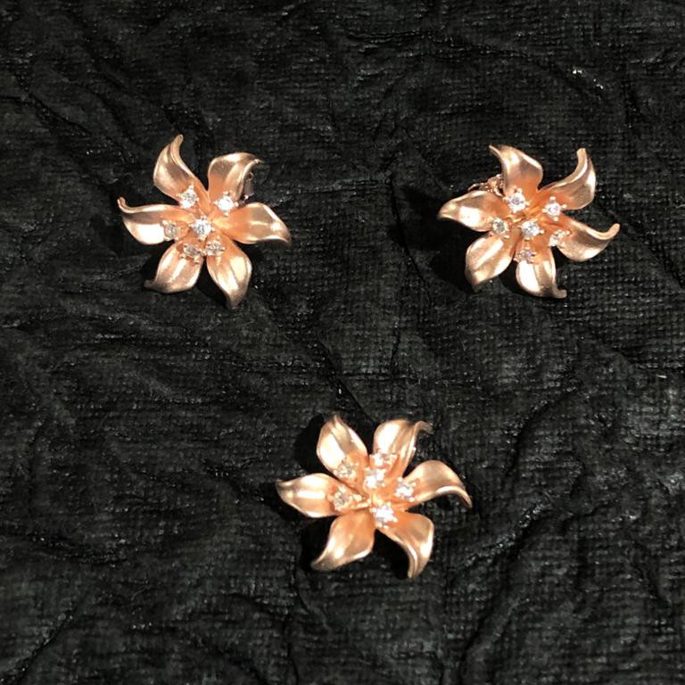fancy unique pendant set