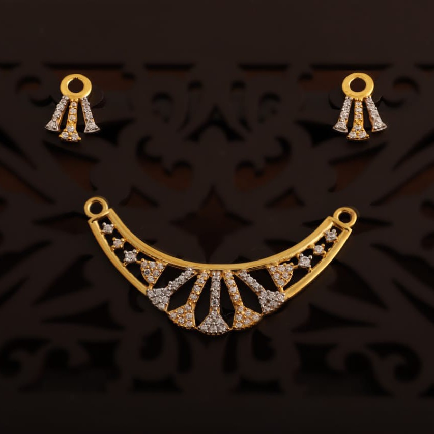 Diamond fancy pendant set