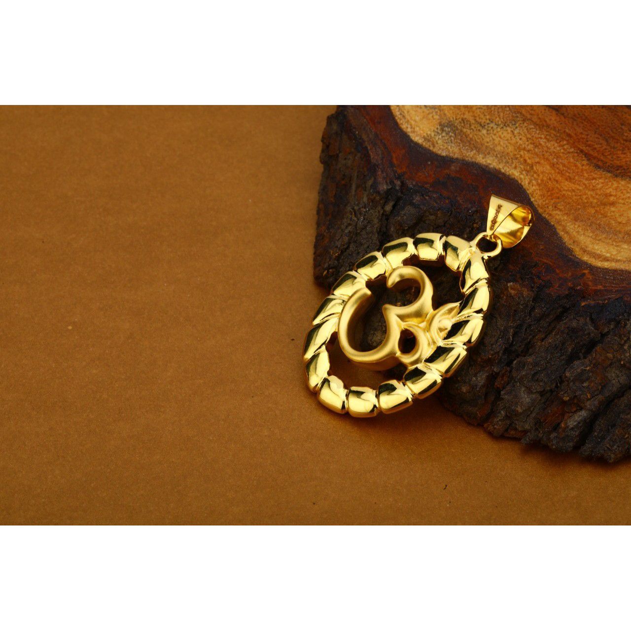 Om Fany Pendant