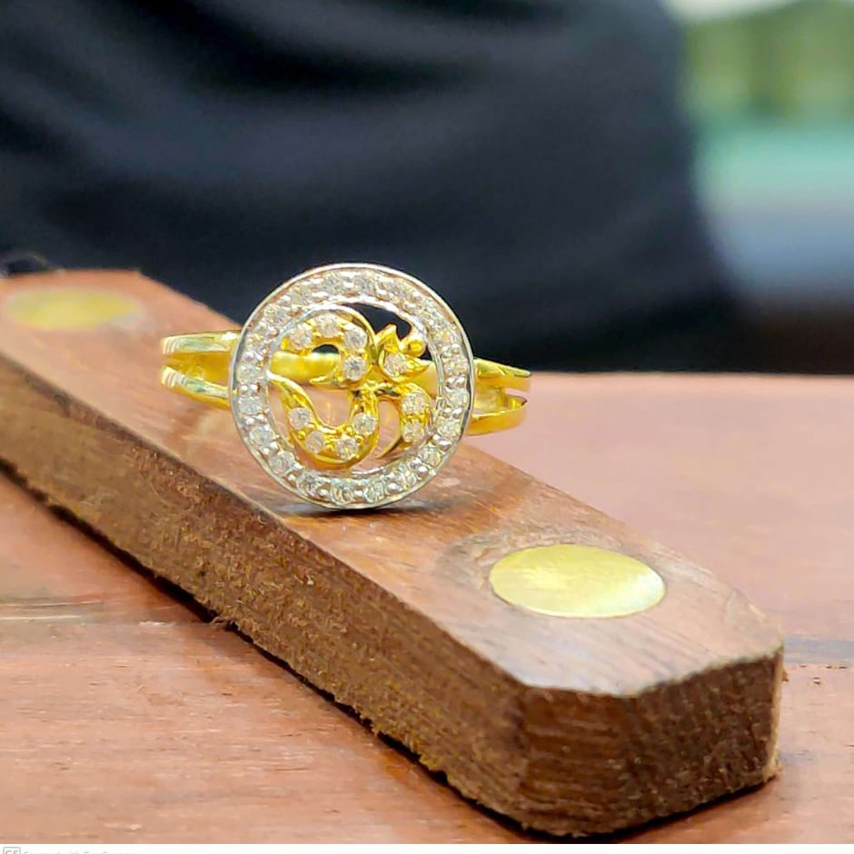 Fancy diamond ring