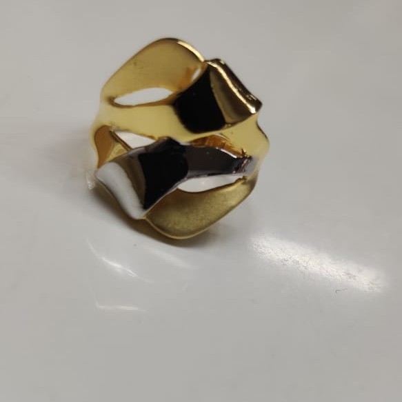 22 kt gold casting fancy ladis ring