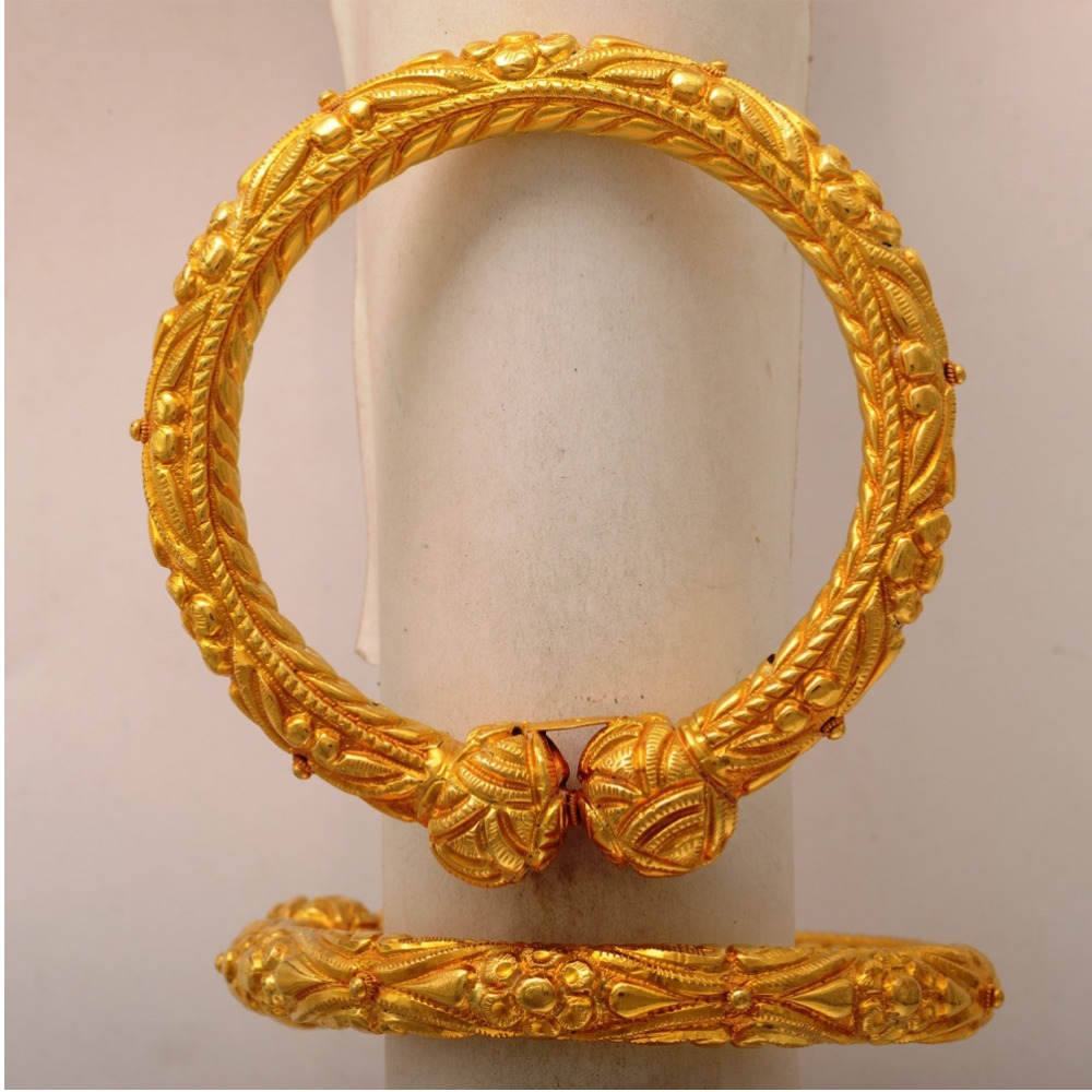 22KT Yellow Gold Designer Chitrela Kada