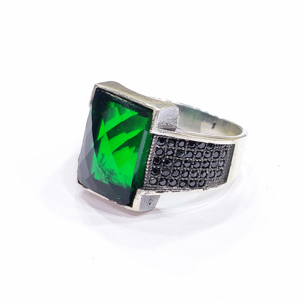 925 Sterling Silver Gent's Ring With Green Stone