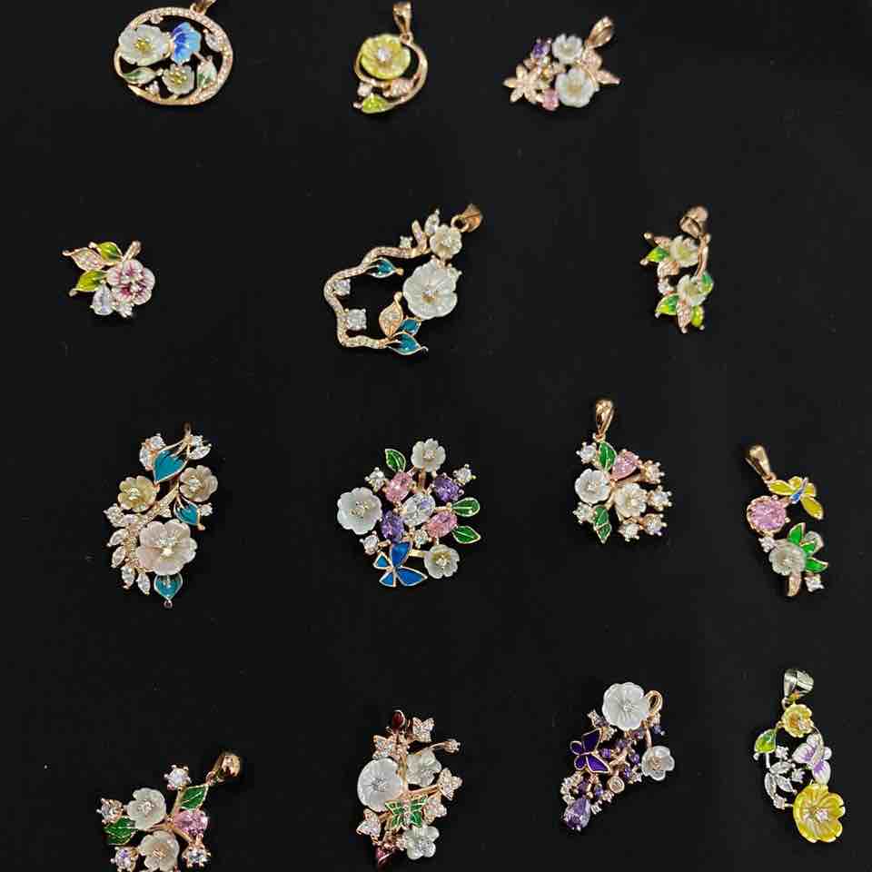 mop flower pendant