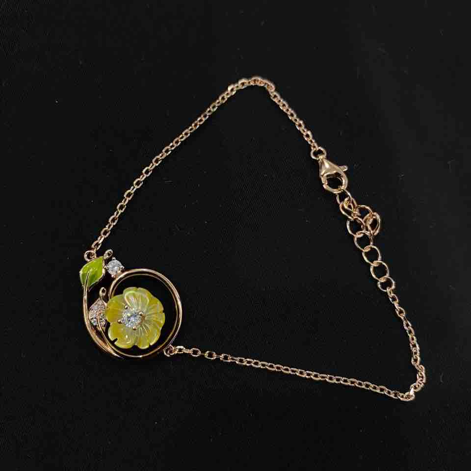 mop flower bracelet