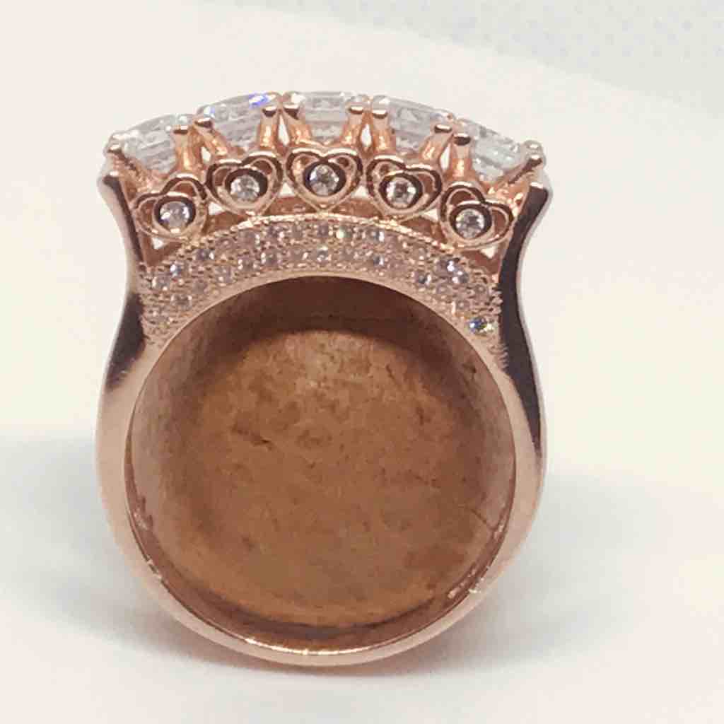 Ladies ring