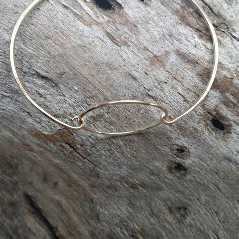 14 kt hallmark white gold hammered hinge bangle bracelet