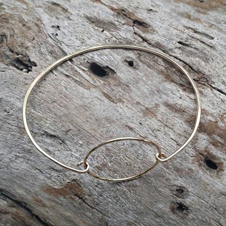14 kt hallmark white gold hammered hinge bangle bracelet