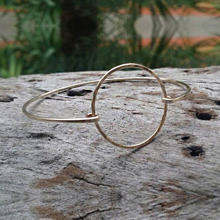 14 kt hallmark white gold hammered hinge bangle bracelet