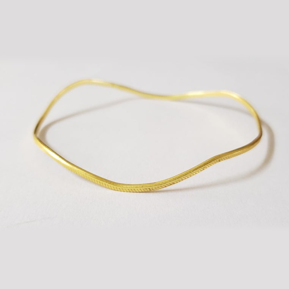 22 kt yellow gold wave thin twisted women's bracelet bangle 12 grams