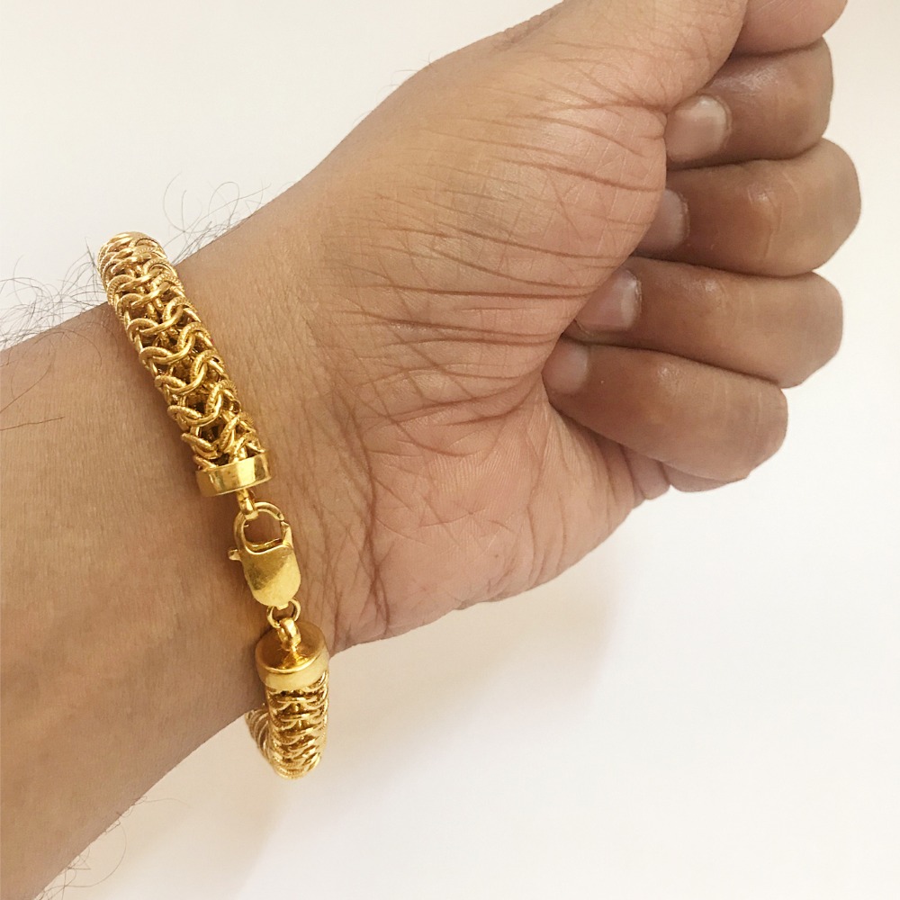 22 kt real solid yellow gold lion men's bracelet 32.130 gm