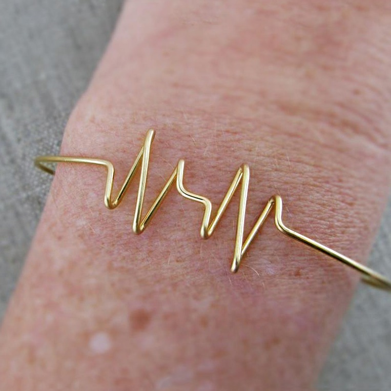 18 kt solid yellow gold adjustable heartbeat bangle bracelet