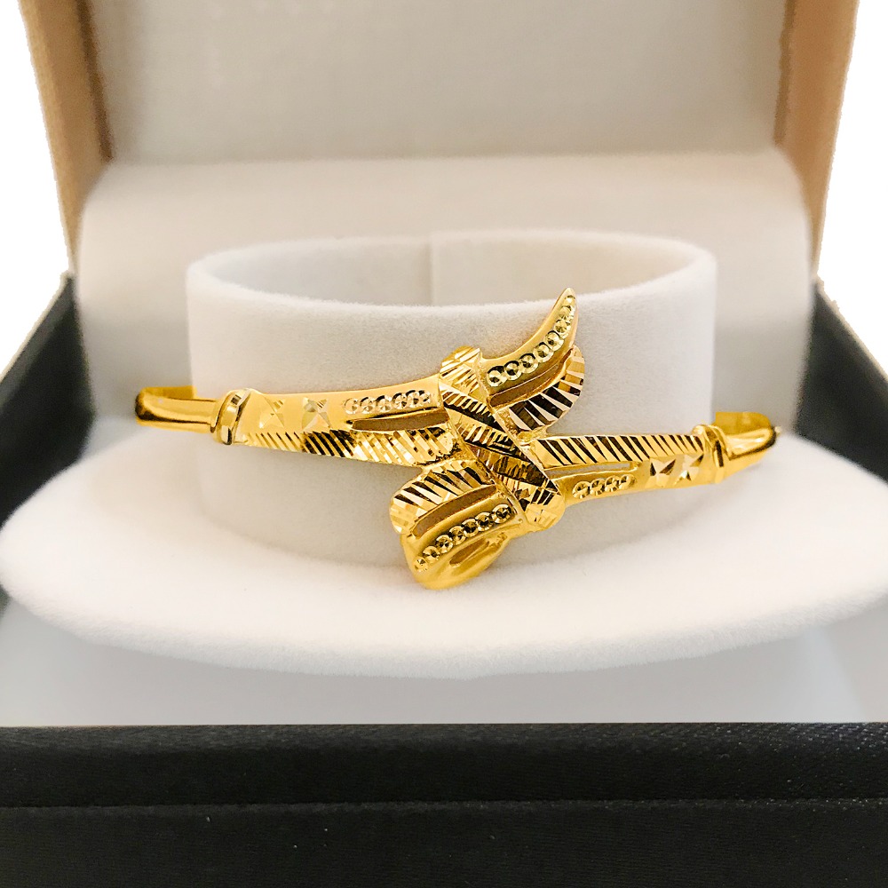 18 Kt Stamped Yellow Gold Designer Openable Women's Bangle Bracelet