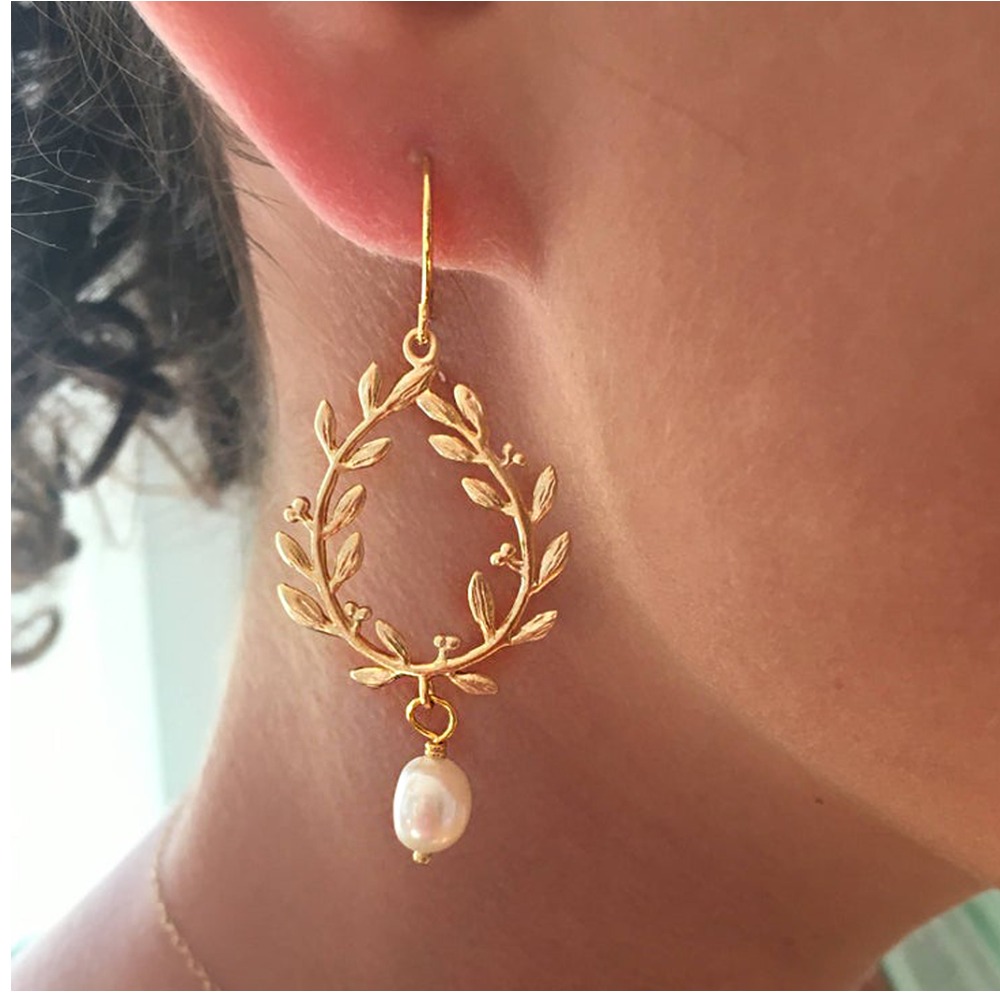 18 kt yellow gold pearl laurel wreath floral dangle drop earrings