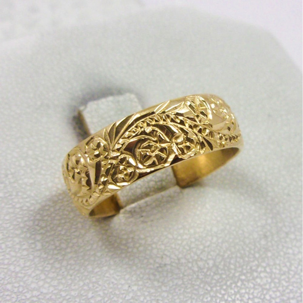 18 Kt  Yellow Gold Hand Engraved Hawaiian Scroll Women'S Band Ring 6MM