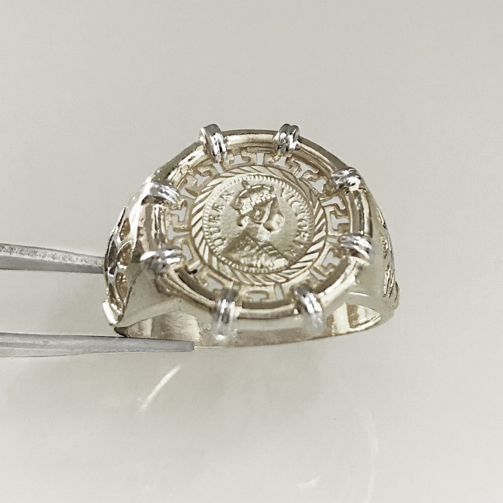Fine Jewelry 18 Kt   Yellow Gold Queen Victoria Men'S Ring Size 9-11