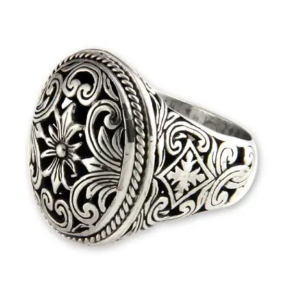 14 Kt   White Gold Jasmine Blooms Amid Forest Shrubs Ring Size 8-10