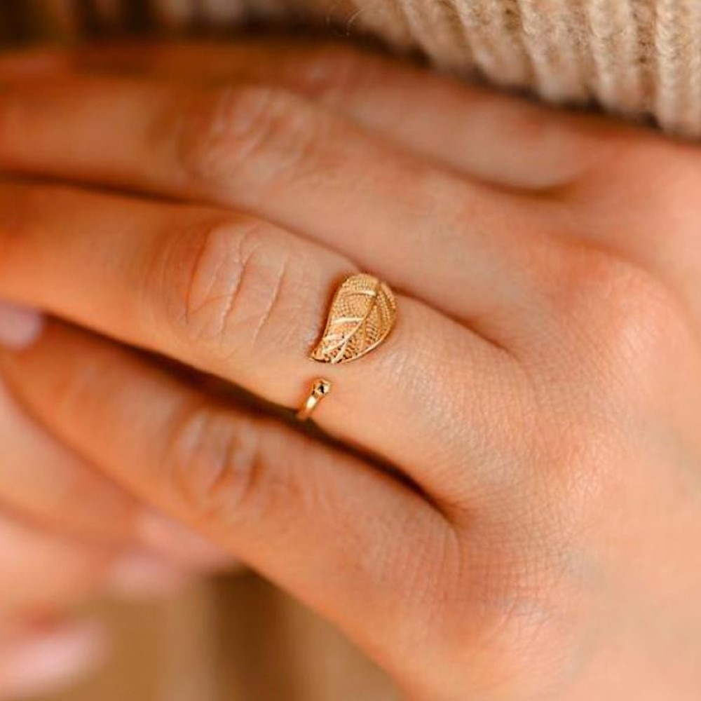 18 Kt Hallmark  Solid Yellow Gold Open Leaf Stacking Ring Size 5-10