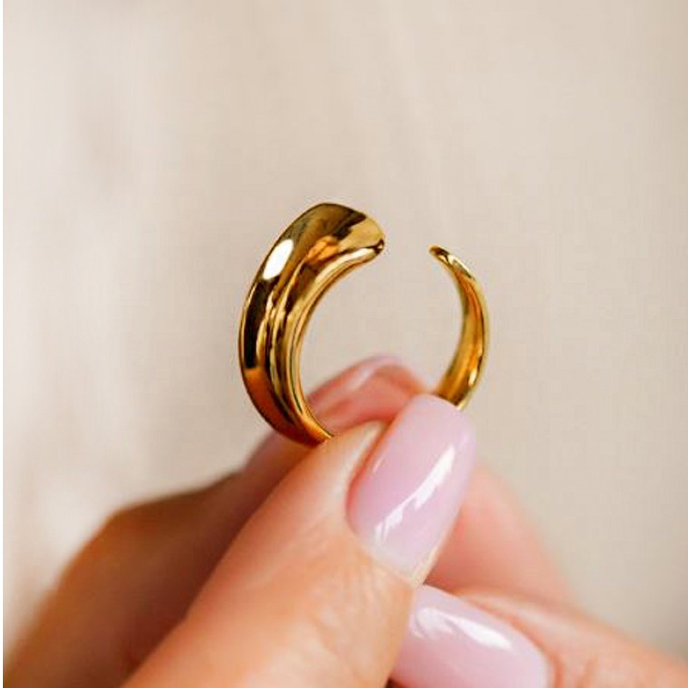18 Kt Hallmark  Solid Yellow Gold Open Bar Twisted Band Ring Size 5-9