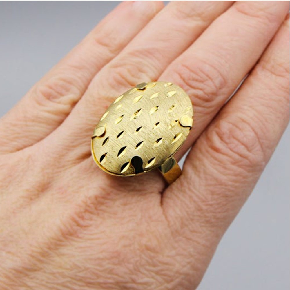 18 Kt Hallmark  Solid Yellow Gold Chunky Brushed Oval Ring Size 6-10