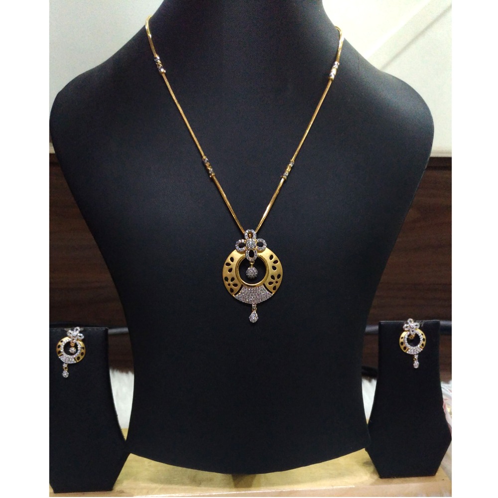 916 Gold Designer Round Shape Pendant Set