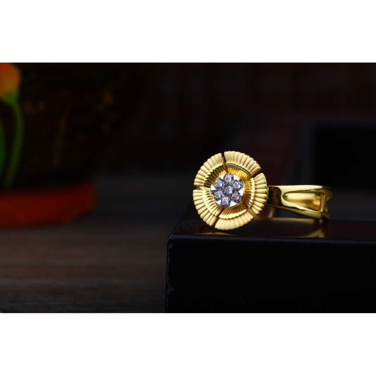 92 Round Cocktail Ladies Ring