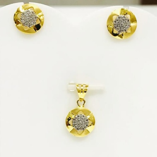 916 gold round pendant set