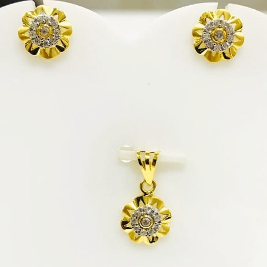 916 gold flower pendant set
