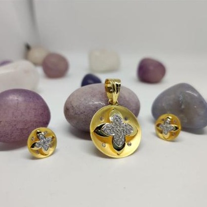 916 Gold Cz Pendant Set