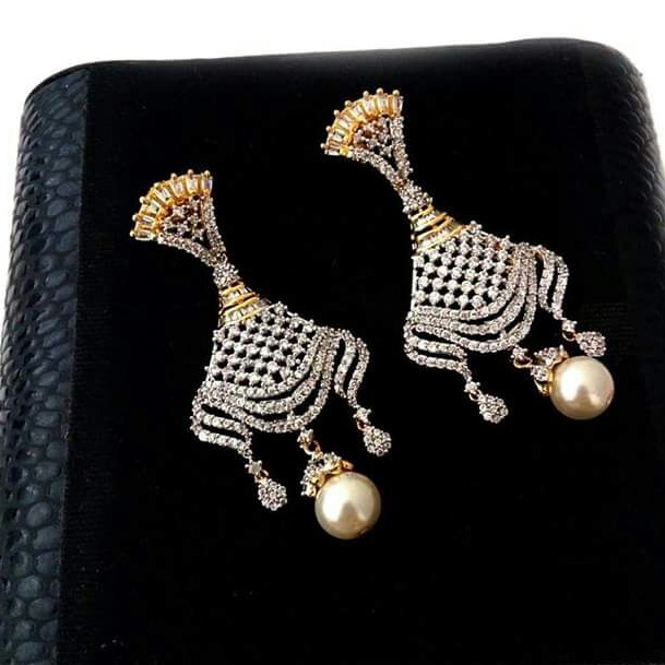 22 Kt 916 Gold  Cz Earrings For Ladies