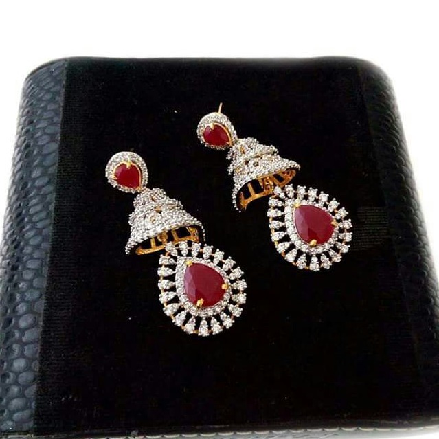 22 Kt 916 Gold  Cz Earrings For Ladies