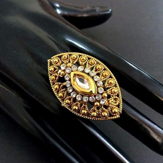 22 Kt 916 Gold Antique Ring For Ladies