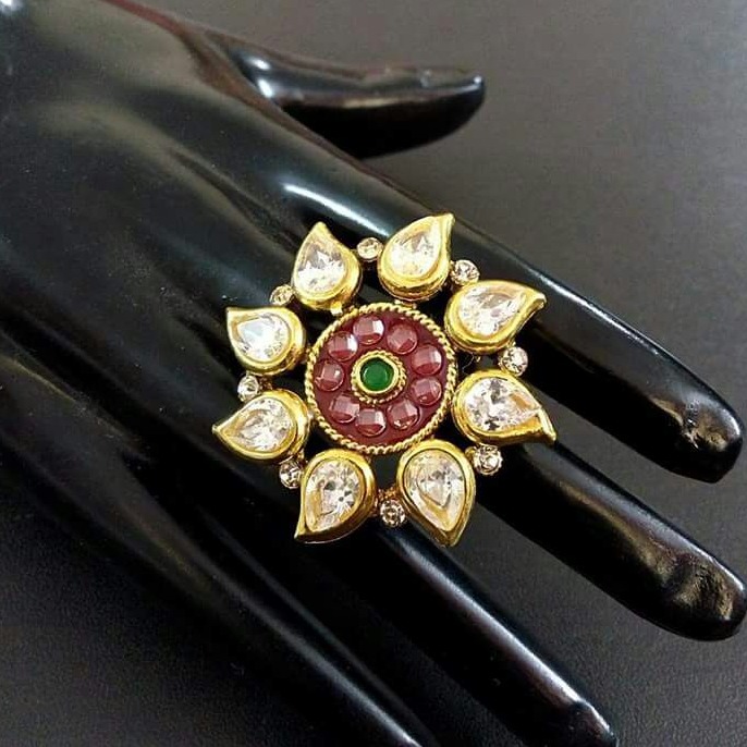 22 Kt 916 Gold Antique Ring For Ladies