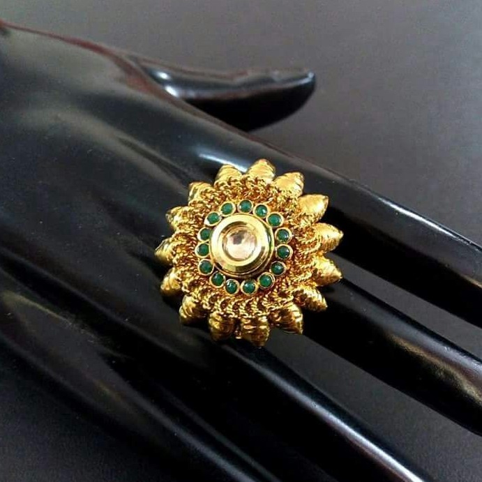 22 kt 916 gold ladies ring