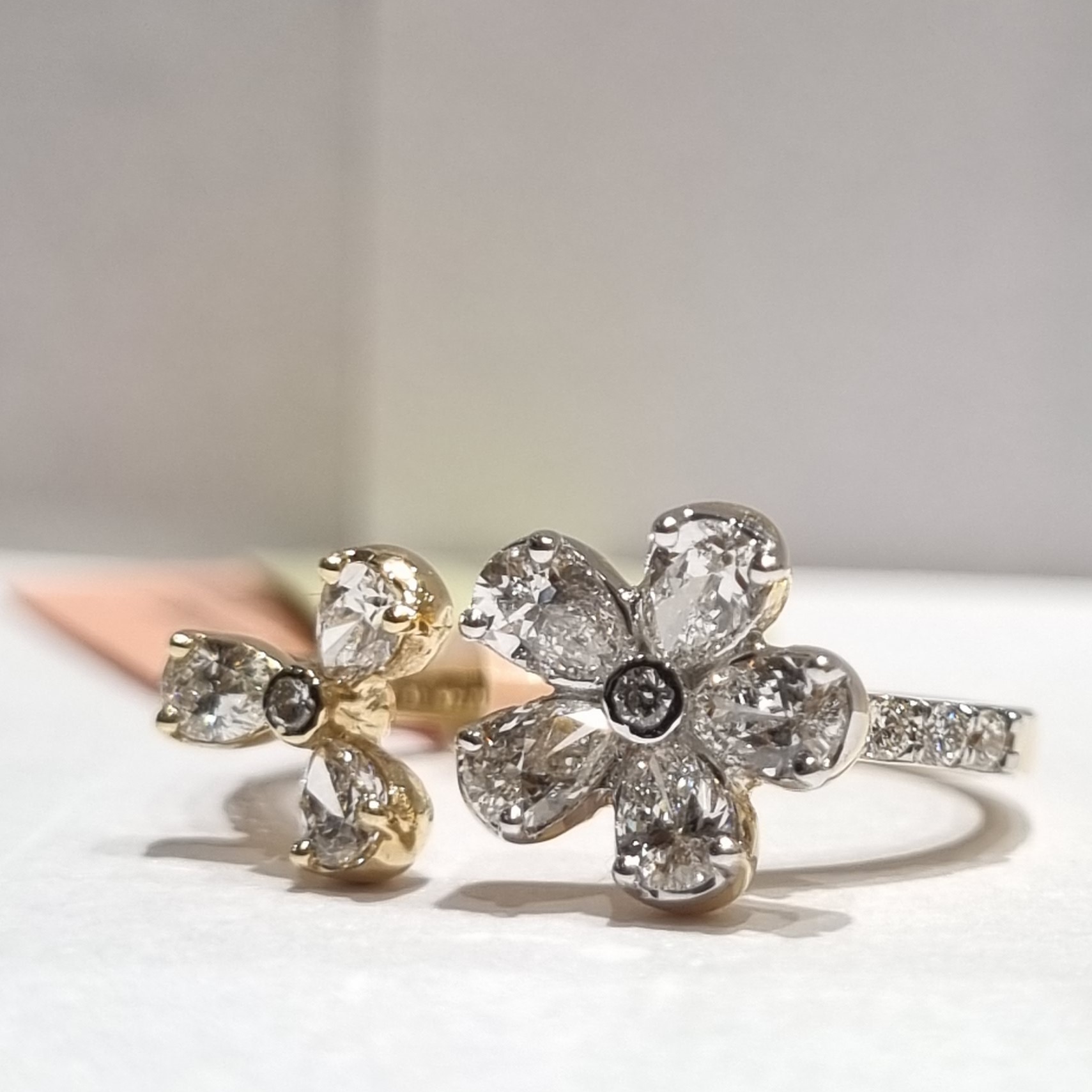 tri petal flower ring