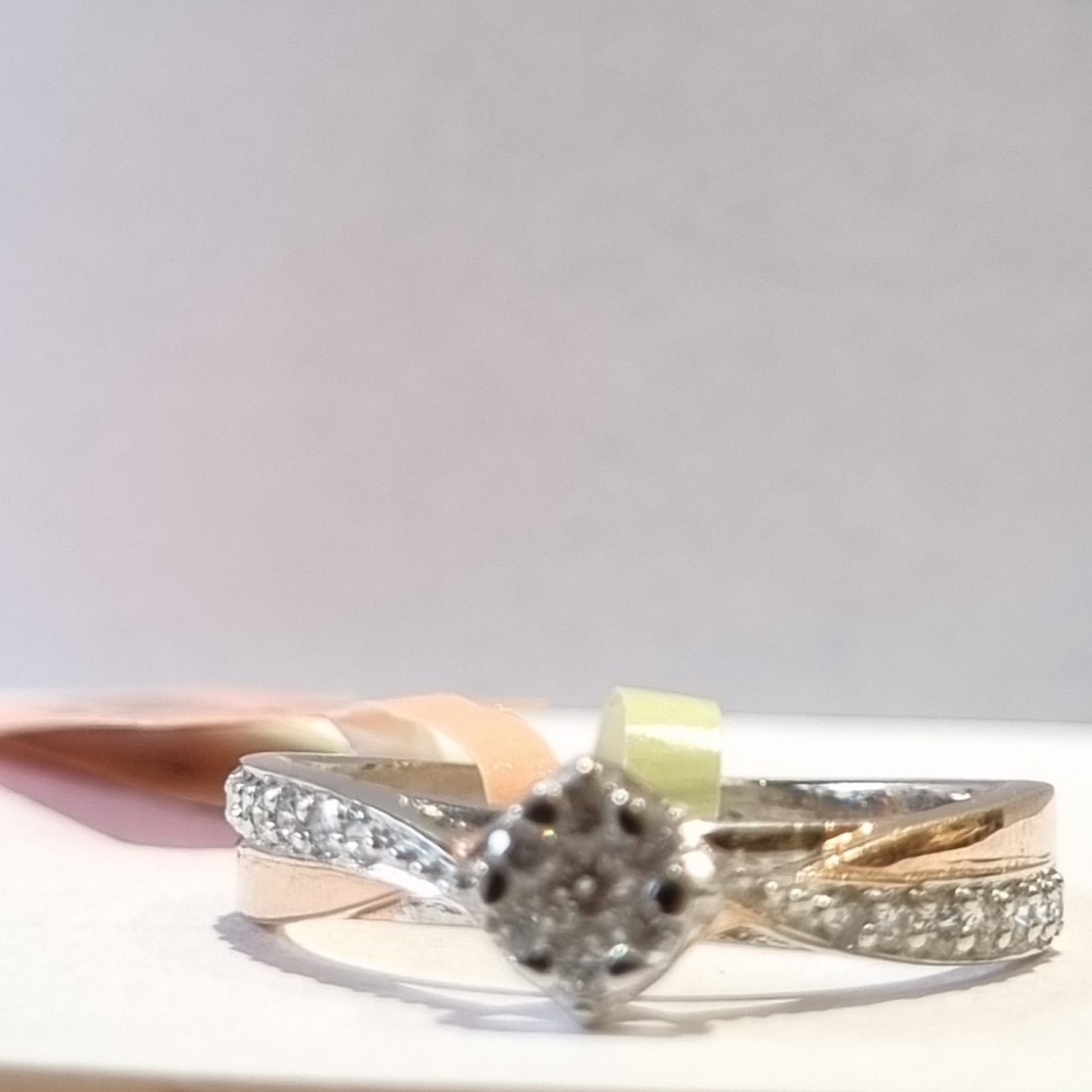 pressue solitaire twist ring
