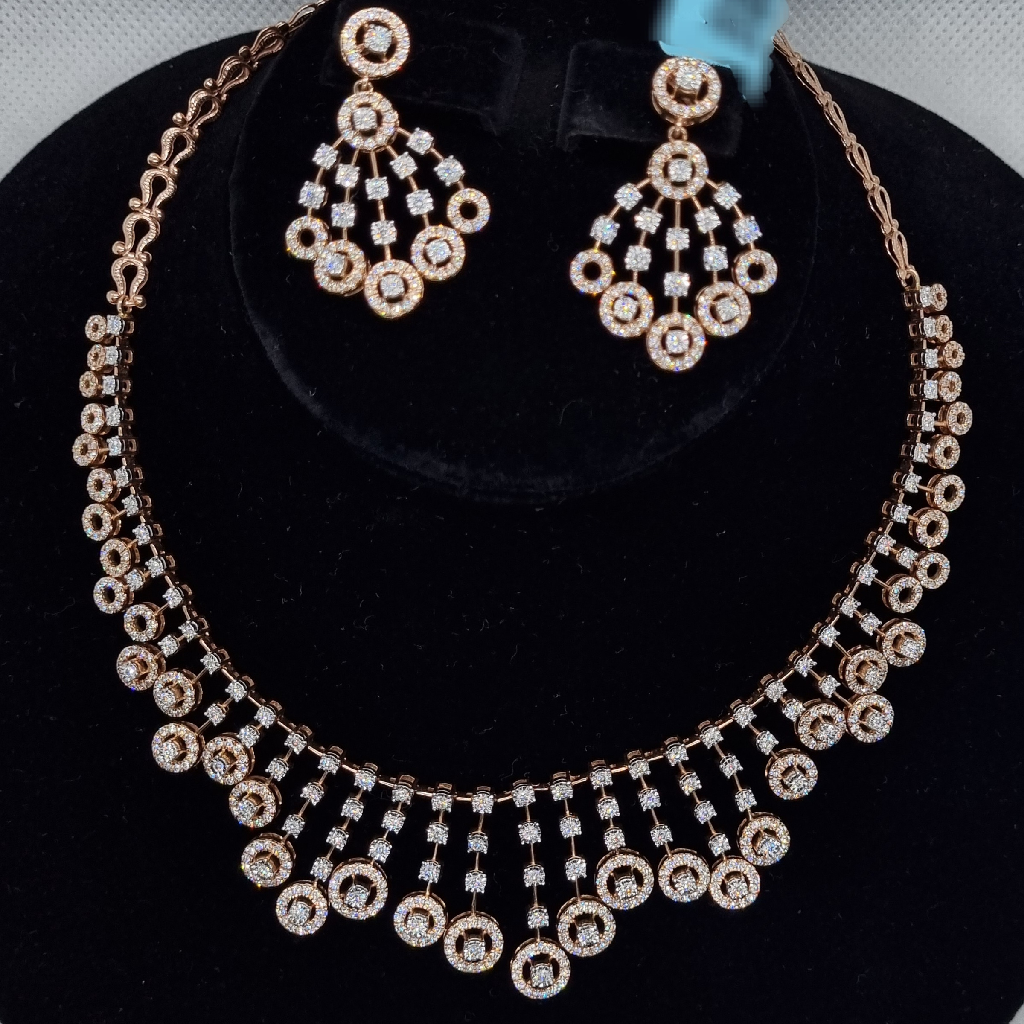 Net pattern necklace