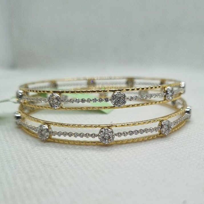 Triple line bangle