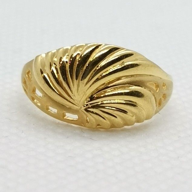 Semi Spiral Pattern Ring
